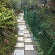 荷兰网立柱安装效果